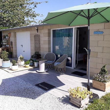 Escale En Baie. Bed & Breakfast Pontaubault Bagian luar foto