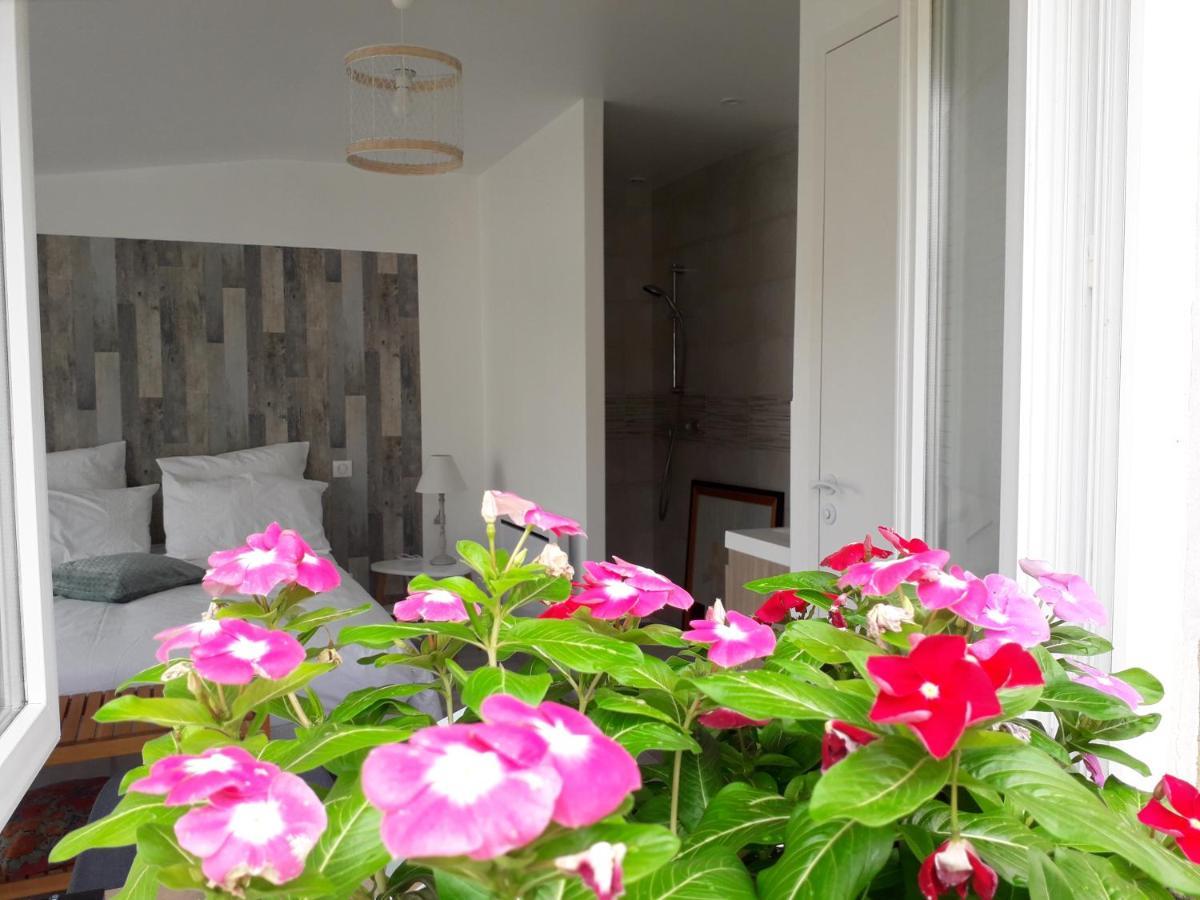 Escale En Baie. Bed & Breakfast Pontaubault Bagian luar foto
