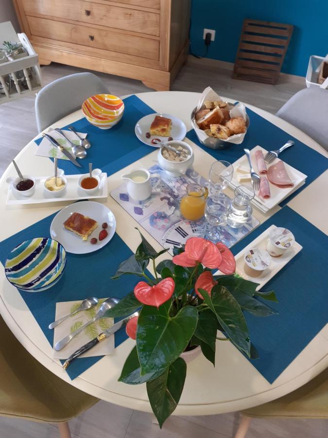 Escale En Baie. Bed & Breakfast Pontaubault Bagian luar foto