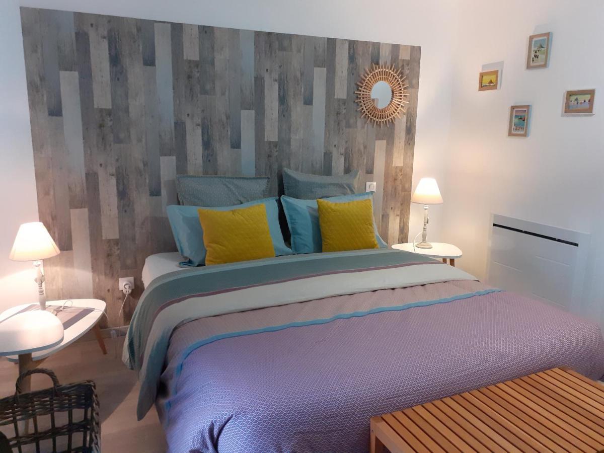 Escale En Baie. Bed & Breakfast Pontaubault Bagian luar foto