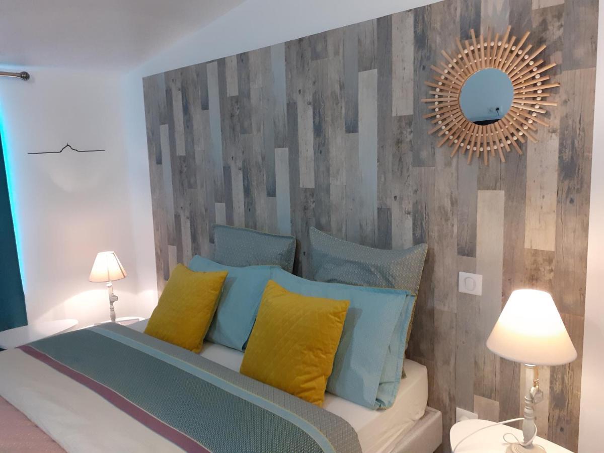 Escale En Baie. Bed & Breakfast Pontaubault Bagian luar foto